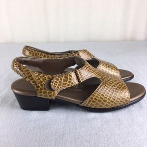 SAS WOMENS 9 Slim Suntimer Sandals Croc Print EUC